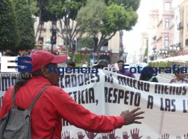Integrantes de la 28  marchan en apoyo a los normalistas de Ayotzinapa - ES imagen agencia de fotografía