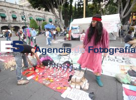 Comerciantes informales en zócalo de la ciudad - ES imagen agencia de fotografía