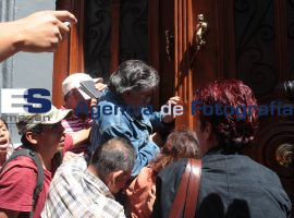Mestros se manifiestas a las afueras del Congreso del EstadoSesiÃ³n Ordinaria de Cabildo - ES imagen agencia de fotografía