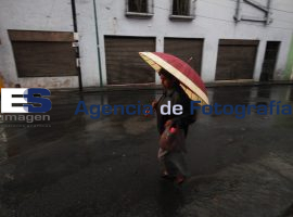 Intensas lluvias en el centro de la ciudad - ES imagen agencia de fotografía