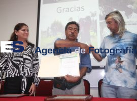 La facultad de biología otorga reconocimiento a Martín Camacho - ES imagen agencia de fotografía