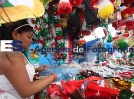 Cientos de comerciantes realizan venta de productos para fiestas patrias - ES imagen agencia de fotografía