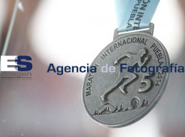 Presentación medalla de maratón Internacional de Puebla - ES imagen agencia de fotografía