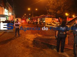 Rescatan a trabajadores atrapados en la 11 sur - ES imagen agencia de fotografía