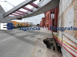 Peligroso hundimiento en Bulevar 5 de Mayo - ES imagen agencia de fotografía