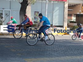 Cientos de personas en vicicleta recorren la Gran Vía Puebla - ES imagen agencia de fotografía