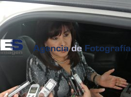 Se instala mesa de genero - ES imagen agencia de fotografía