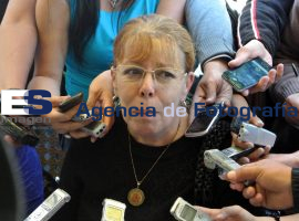 Madre de Karla en rueda de prensa  - ES imagen agencia de fotografía