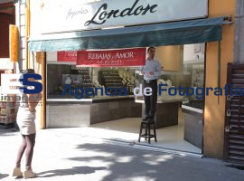 Promociones en comercios por el día del amor y la amistad - ES imagen agencia de fotografía