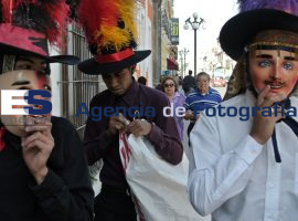 Ya vienen, los huehues del centro  - ES imagen agencia de fotografía