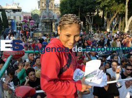 la Barbie promociona pelea  - ES imagen agencia de fotografía