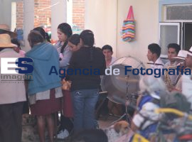 Velan a muertos en San Antonio Mihuacan - ES imagen agencia de fotografía