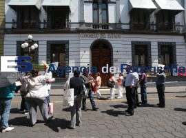 Se manifiestan trabajadores del Hospital del Niño Poblano - ES imagen agencia de fotografía