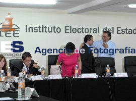IEE anuncia renuncia de consejero  - ES imagen agencia de fotografía