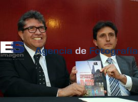 La privatización del petróleo, el robo del siglo, Ricardo Monreal  - ES imagen agencia de fotografía