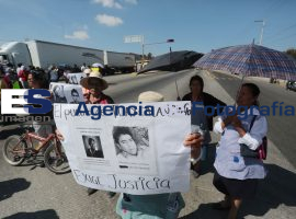 Cierran federal Apuebla - Atlixco vecinos de Tlaxcalancingo - ES imagen agencia de fotografía