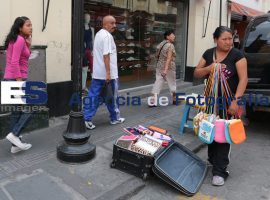 Ambulantes en el Centro Histórico de Puebla - ES imagen agencia de fotografía