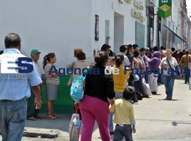 Filas en SOAPAP  - ES imagen agencia de fotografía
