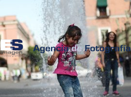 Calor, un chorrito  - ES imagen agencia de fotografía