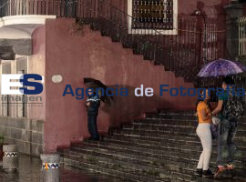 Amanda, mucha lluvia  - ES imagen agencia de fotografía