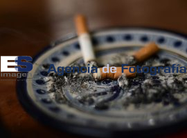 Fumadores. detalles  - ES imagen agencia de fotografía