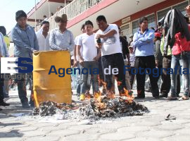 Queman boletas en La Resurrección - ES imagen agencia de fotografía