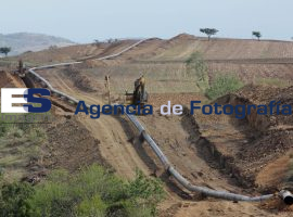 Gasoducto, avanza - ES imagen agencia de fotografía
