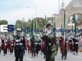 Desfile, mucha participación  - ES imagen agencia de fotografía