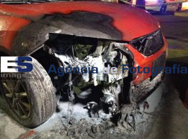 Cae rayo en auto - ES imagen agencia de fotografía