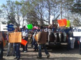 Protestan trabajadores de San Martín Texmelucan por reducción de sueldos - ES imagen agencia de fotografía