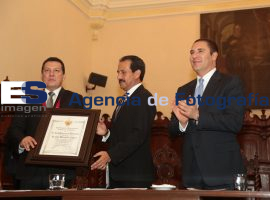 Recibe Raúl Plascencia Doctorado Honoris Causa de la BUAP - ES imagen agencia de fotografía