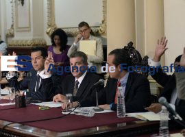 Aprueban dictamen de transición  - ES imagen agencia de fotografía