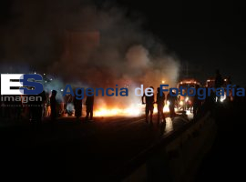 Cierran autipista pobladores de Coronango  - ES imagen agencia de fotografía