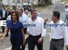 Mantenimiento a asfalto en la Paz  - ES imagen agencia de fotografía