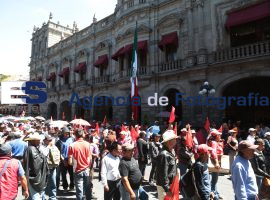 Antorchistas marchan en apoyo al sinticato de Mex-Mode - ES imagen agencia de fotografía