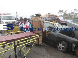 Taxi se impacta en puente Zaragoza  - ES imagen agencia de fotografía