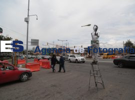 Malabarista en crucero de Puebla - ES imagen agencia de fotografía