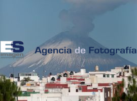 Amanece con fumarola el volcán Popocatépetl 2014 - ES imagen agencia de fotografía