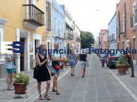 Inicio de vacaciones, llegada de turistas  - ES imagen agencia de fotografía