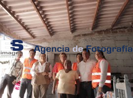 Supervisa Leo Paisano programa Techo Digno - ES imagen agencia de fotografía