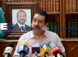 Zenteno en rueda de prensa  - ES imagen agencia de fotografía
