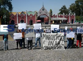 vecinos de Tochtepec se manifiestan en casa aguayo  - ES imagen agencia de fotografía