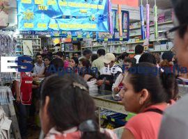 Comienza la búsqueda por la lista escolar - ES imagen agencia de fotografía