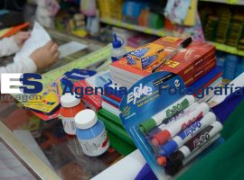 Comienza la búsqueda por la lista escolar. domingo - ES imagen agencia de fotografía