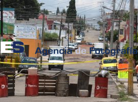 Acusan en colonia Patrimonio a transporte público del daño en el pavimento - ES imagen agencia de fotografía
