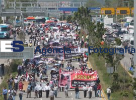 Marchan vecinos de juntas auxiliares - ES imagen agencia de fotografía