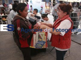 Entrega San Pedro Cholula mochilas y útiles a estudiantes - ES imagen agencia de fotografía