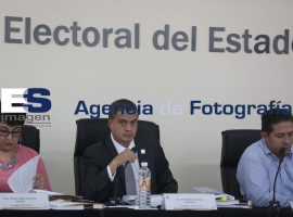 Sesiona el IEE 29-08-2014 - ES imagen agencia de fotografía