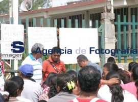 Exigen director en escuela de Ajalpan - ES imagen agencia de fotografía