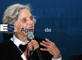 Poniatowska en el 40 aniversario del ICUAP - ES imagen agencia de fotografía